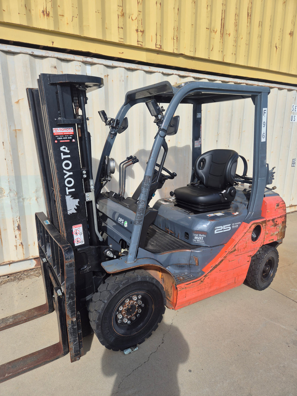 Toyota 8FG25 2.5T Forklift – Container Mast