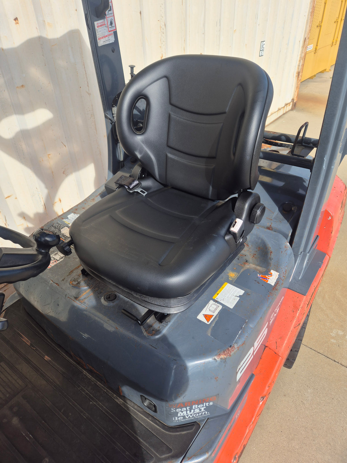Toyota 8FG25 2.5T Forklift – Container Mast