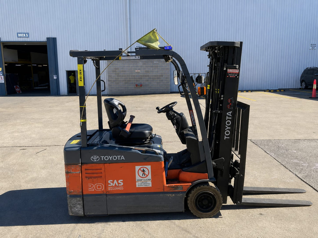 Toyota 7FBE20 Electric Forklift – 2T 3-Wheel Container Mast