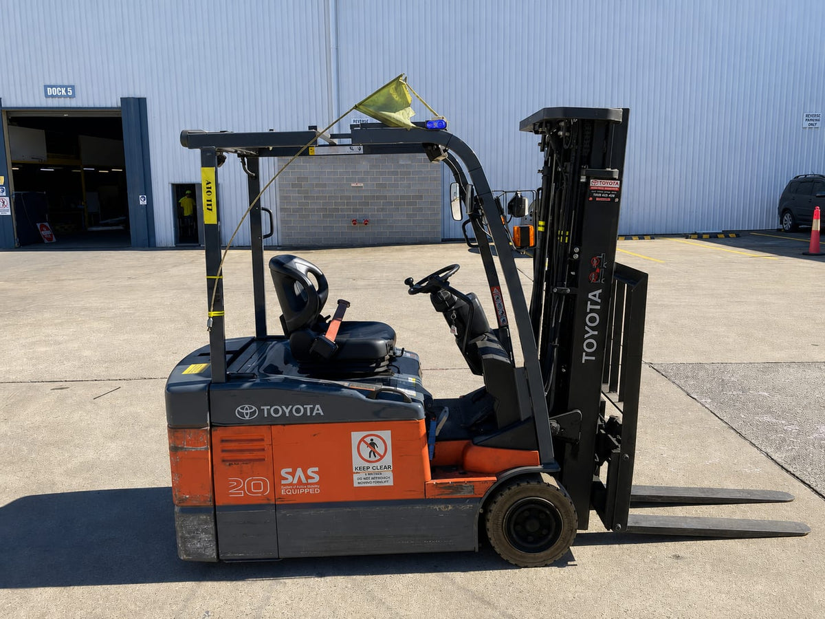 Toyota 7FBE20 Electric Forklift – 2T 3-Wheel Container Mast